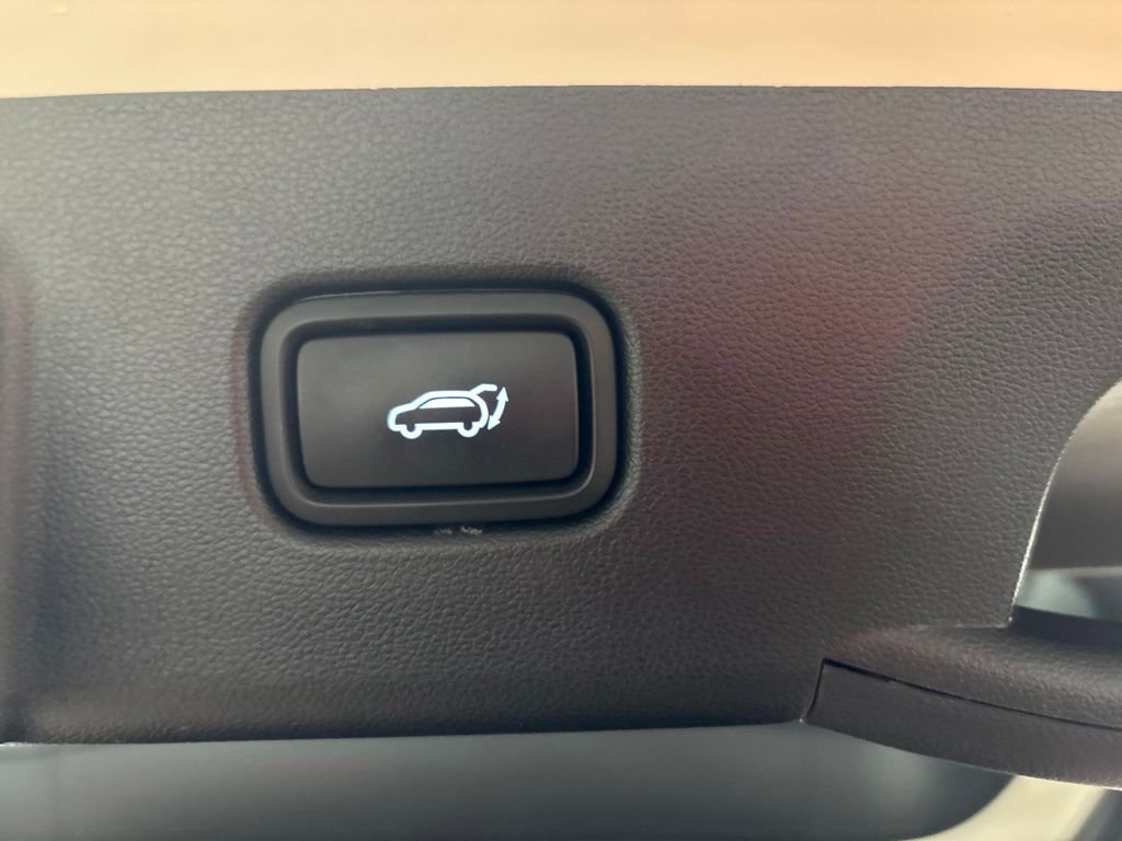 Used 2023 White Hyundai SEL image 33