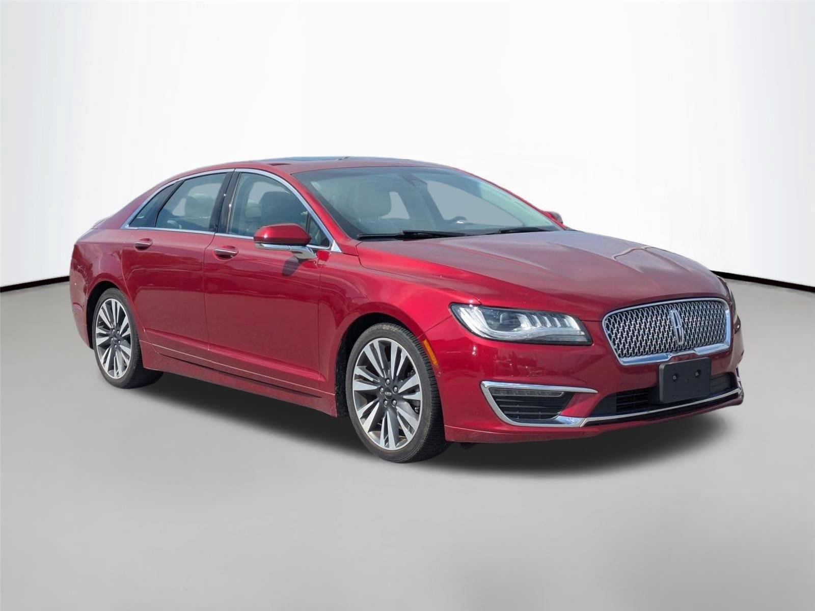 Used 2018 Ruby Red Metallic Tinted Clearcoat Lincoln Reserve image 3