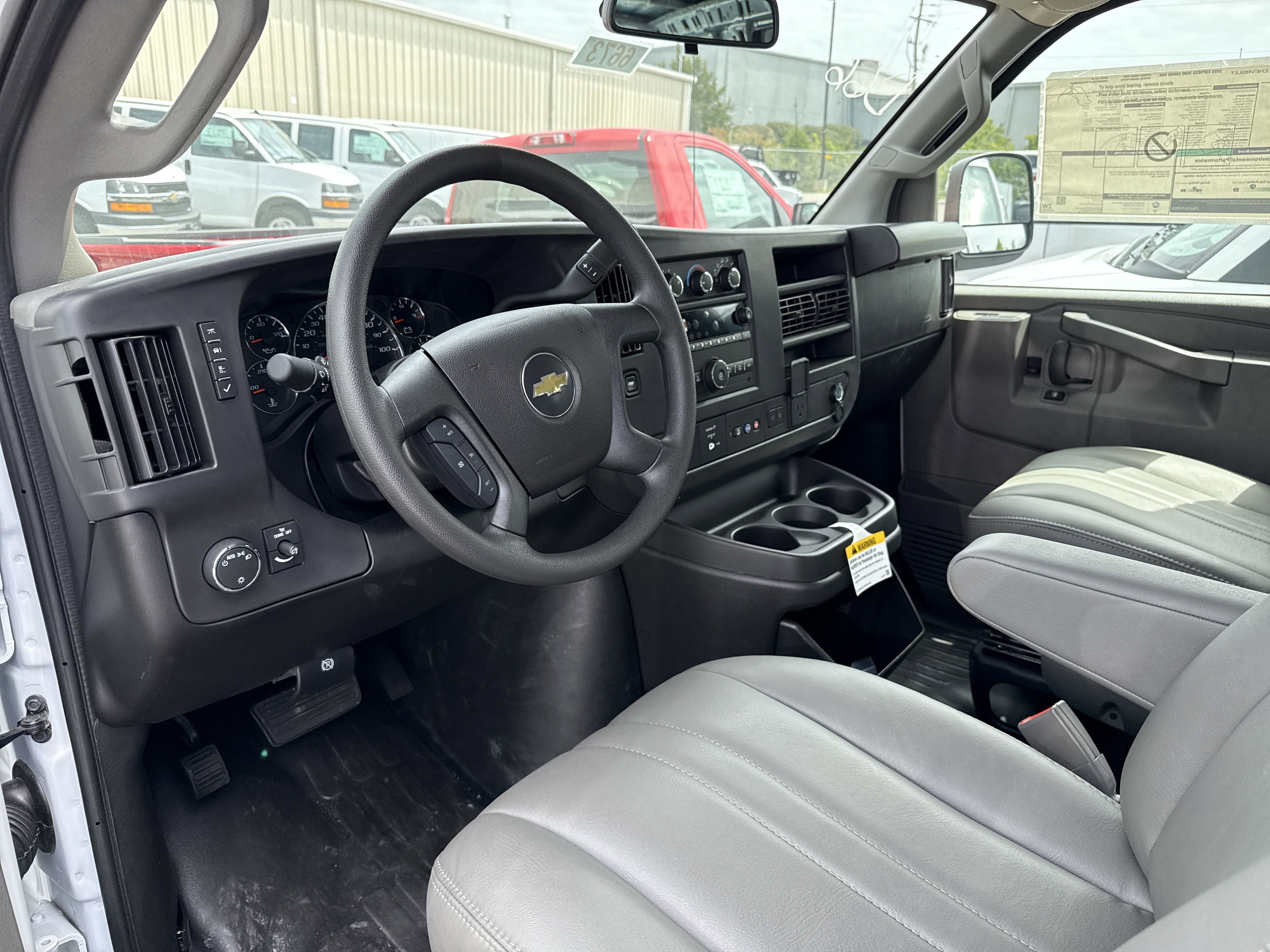 2025 Chevrolet Express Cargo Work Van - Photo 10