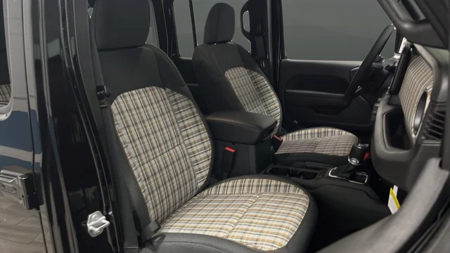 New 2026 Black Clear-Coat Exterior Paint Jeep 85th Anniversary Edition image 24