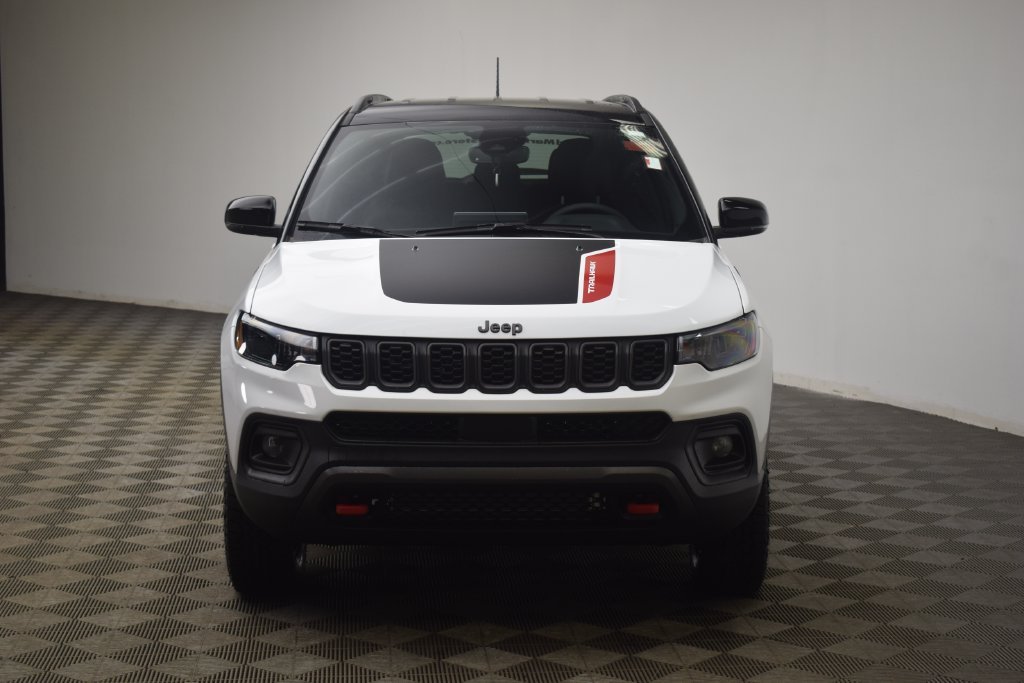 New 2026 Bright White Clear-Coat Exterior Paint Jeep Trailhawk image 2