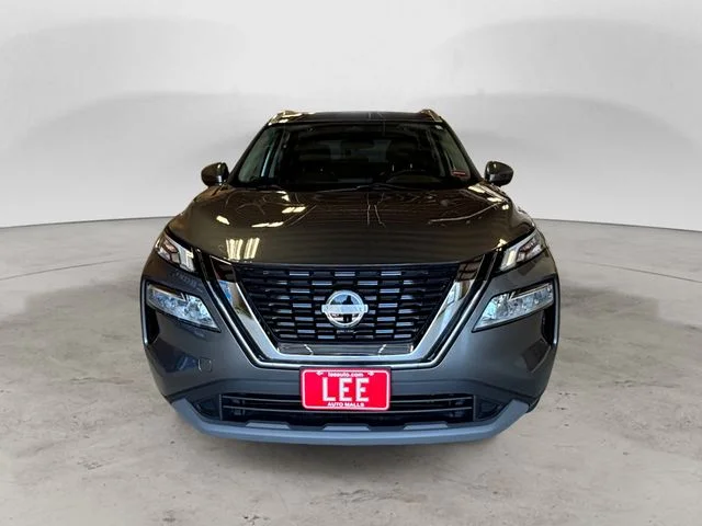 Used 2023 Gray Nissan SV image 9