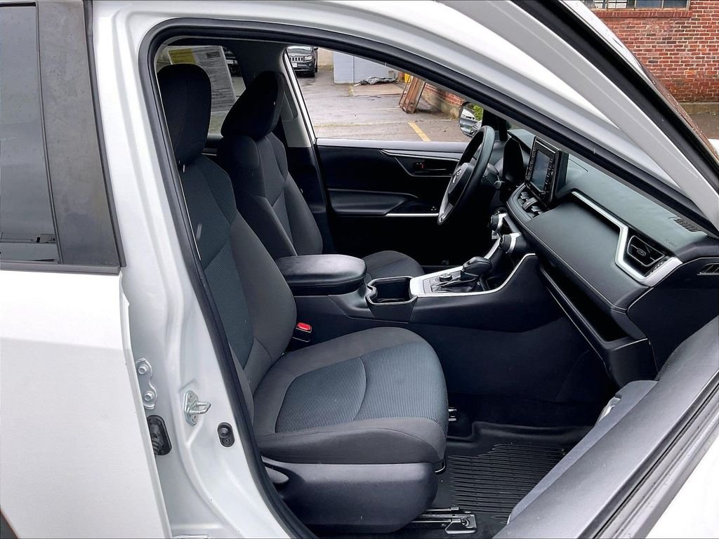 Used 2022 White Toyota LE image 11