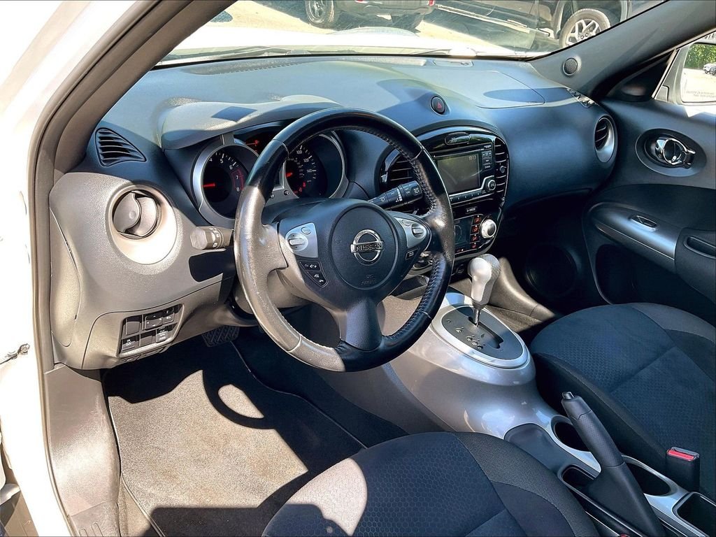 Used 2016 White Nissan SV image 8
