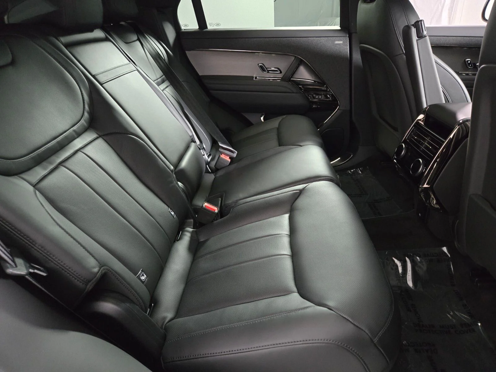 New 2026 Fuji White Land Rover Dynamic SE image 16