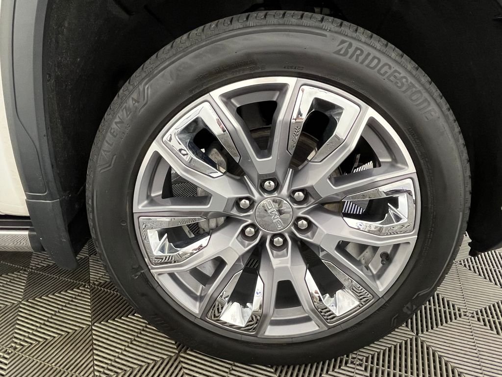 Used 2023 White GMC Denali image 17