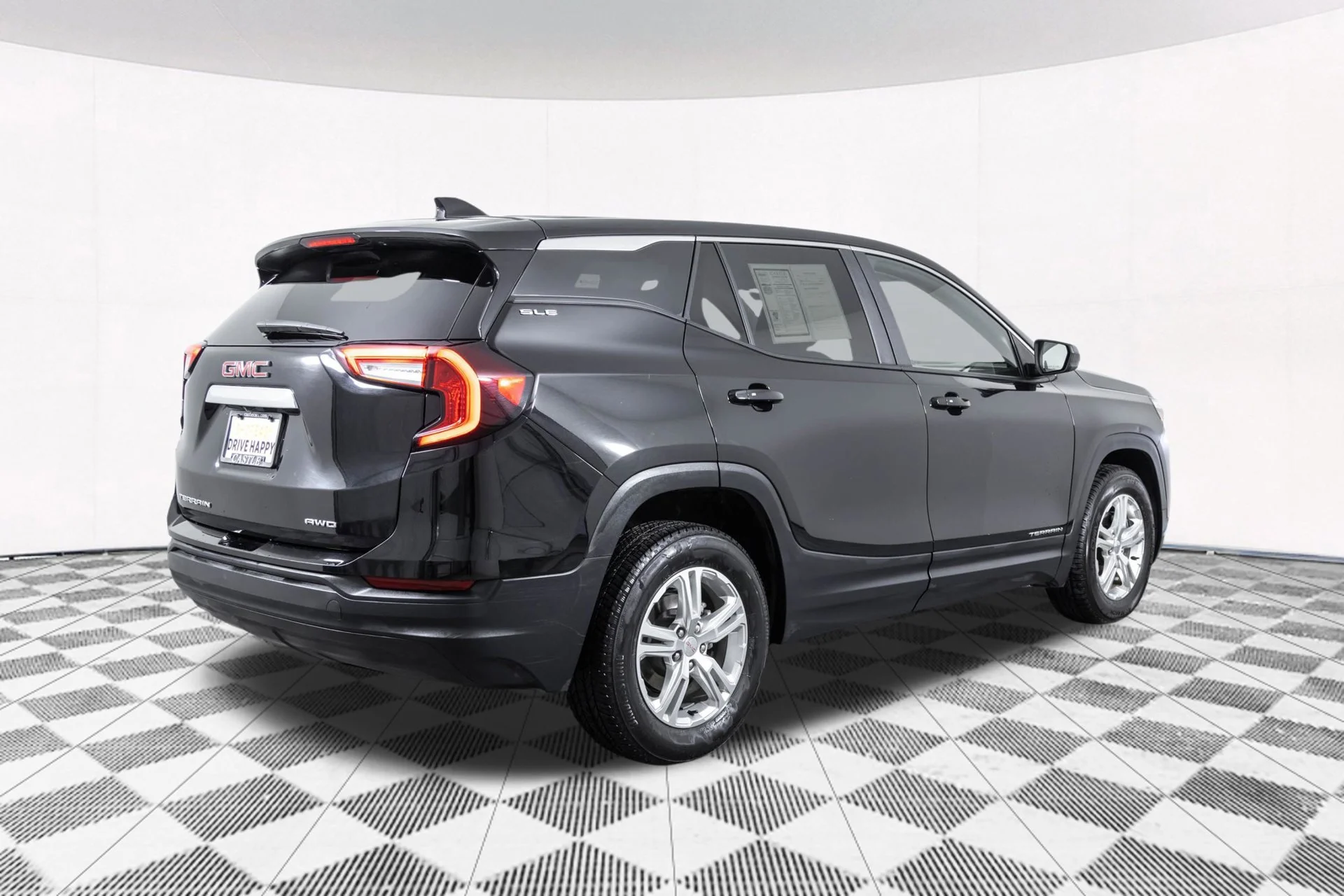 Used 2024 Ebony Twilight Metallic GMC SLE image 17