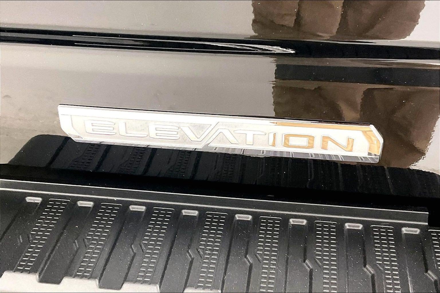 Used 2023 Onyx Black GMC Elevation image 7