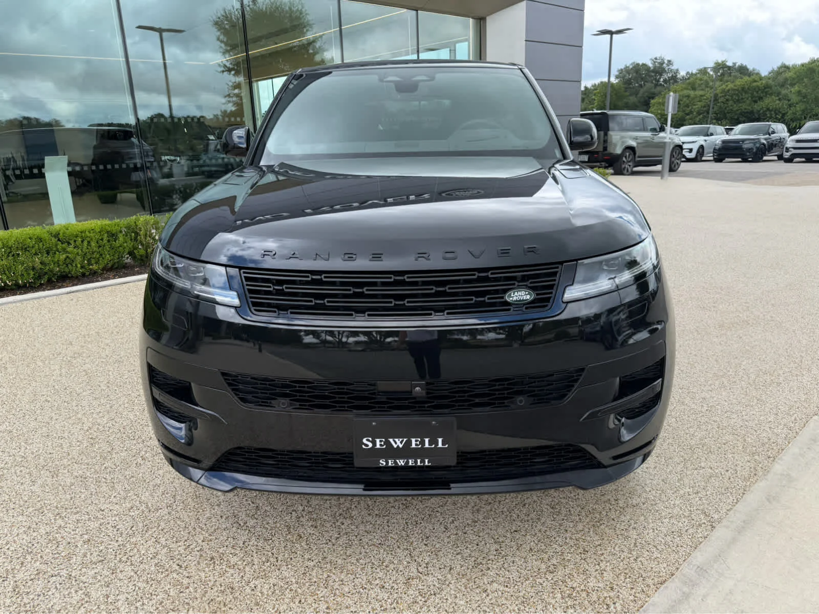 Used 2025 Santorini Black Metallic Land Rover Dynamic SE image 6