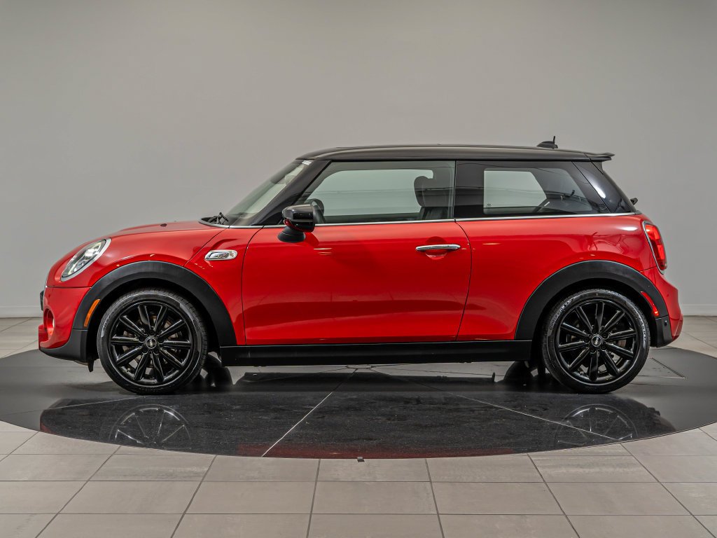 Used 2021 Chili Red MINI Signature image 8