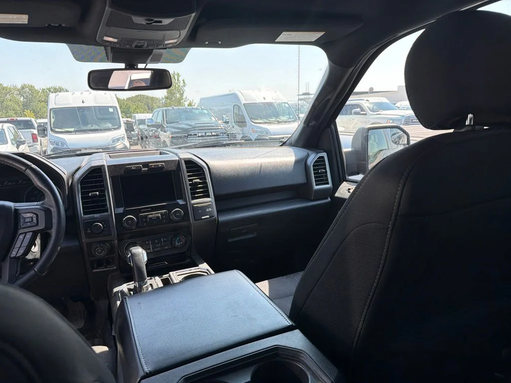 Used 2020 Black Ford XLT image 23