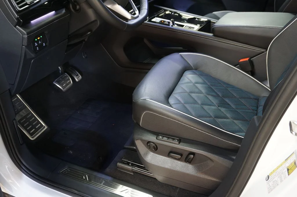 2025 Volkswagen Atlas Cross Sport SEL Premium R-LINE - Photo 38