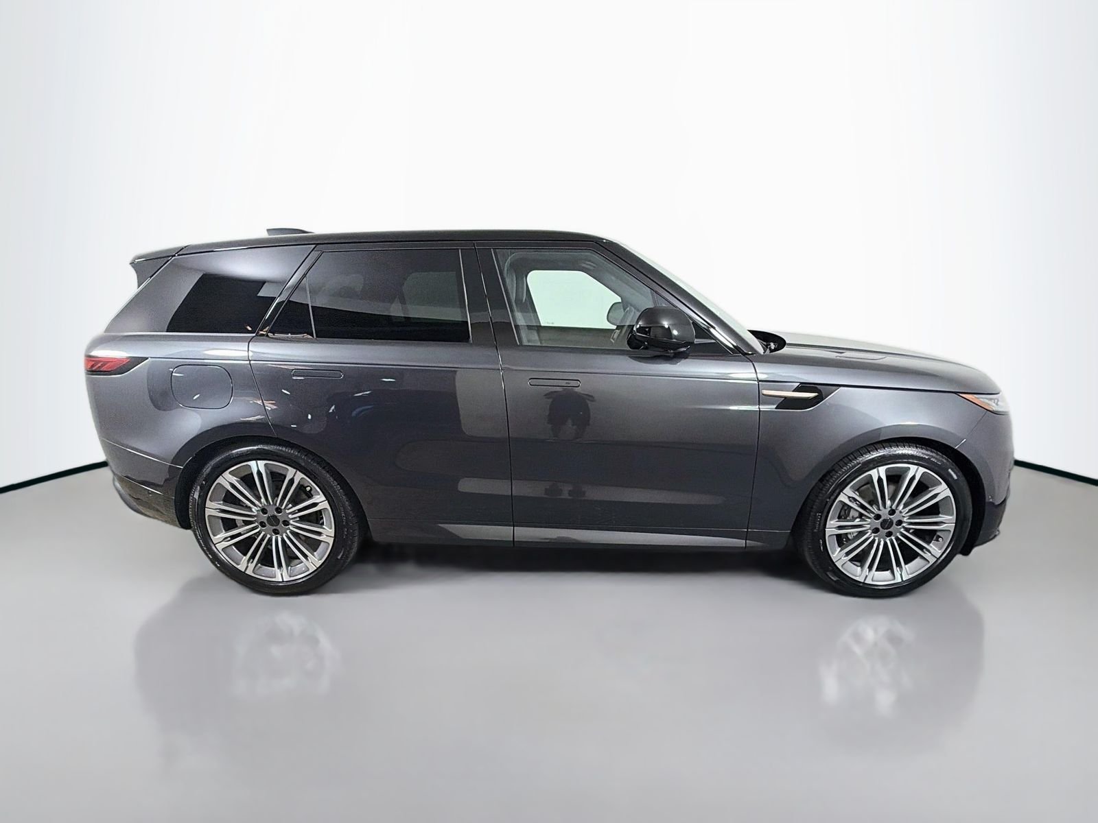 New 2026 Carpathian Grey Land Rover Dynamic SE image 6