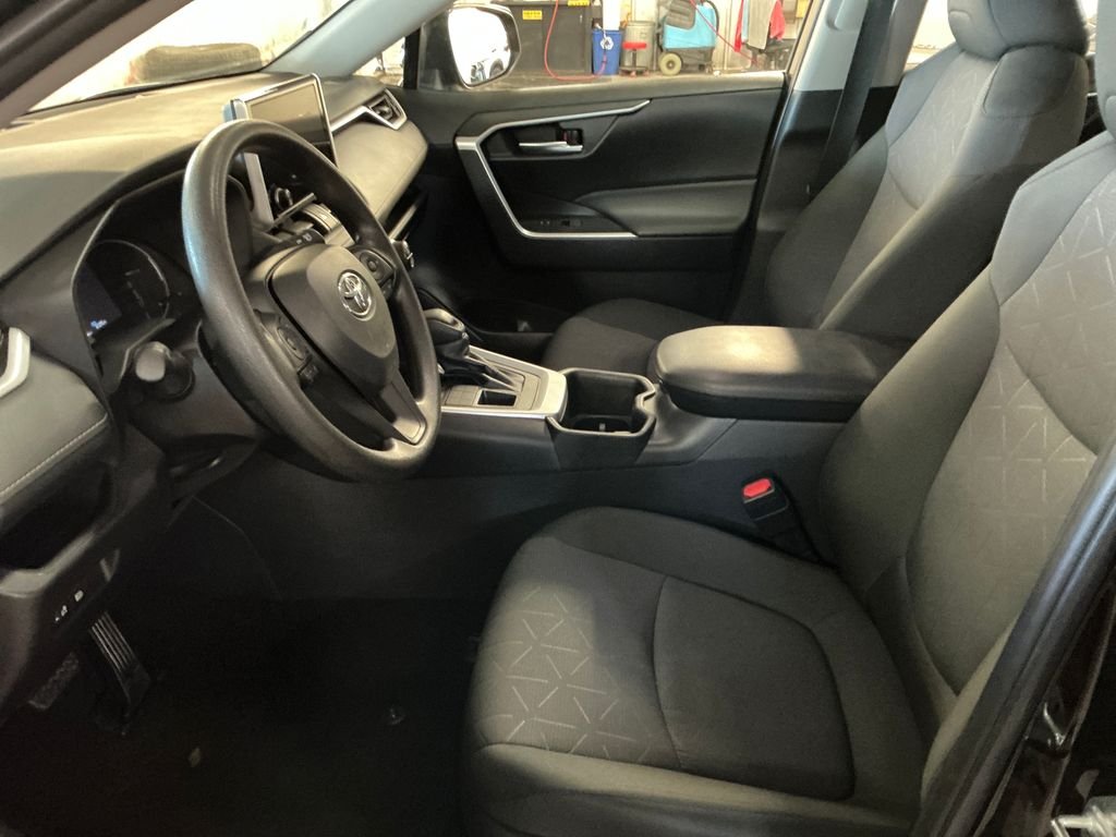 Used 2025  Toyota XLE image 12