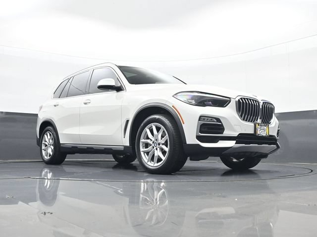 Used 2021 White BMW xDrive40i image 23