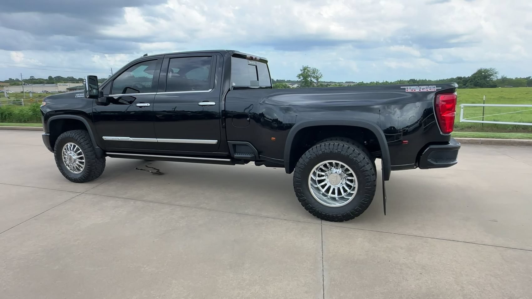 New 2026 Black Chevrolet High Country image 5