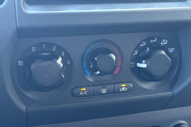 Used 2007 Avalanche Nissan S image 23