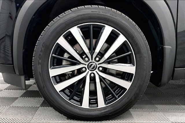 Used 2023 Super Black Nissan Platinum image 10