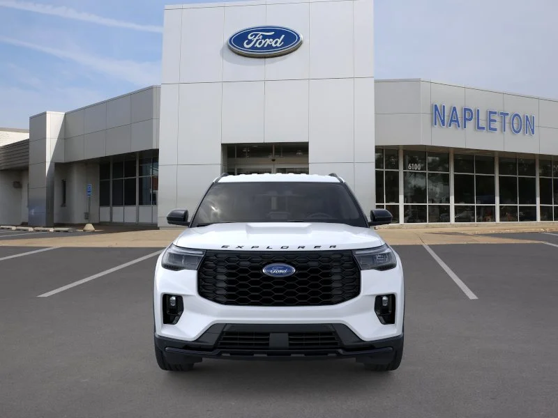 New 2026 Star White Metallic Tri-Coat Ford ST-Line image 43