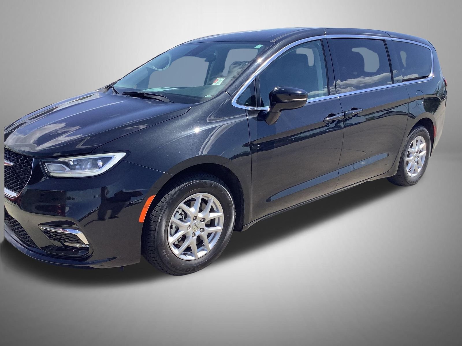 Used 2024 Black Chrysler Touring L image 1