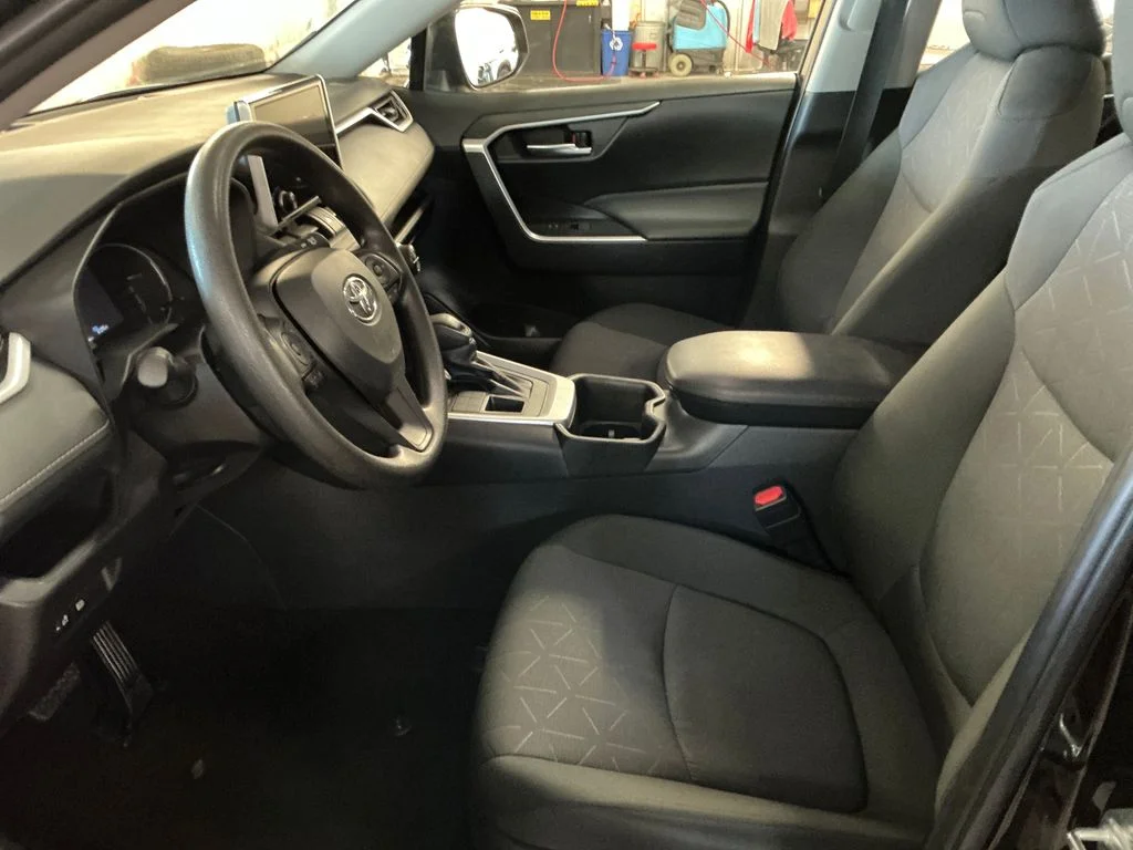 Used 2025  Toyota XLE image 12