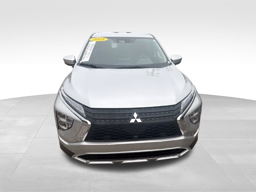 Used 2025 Silver Mitsubishi SE image 8
