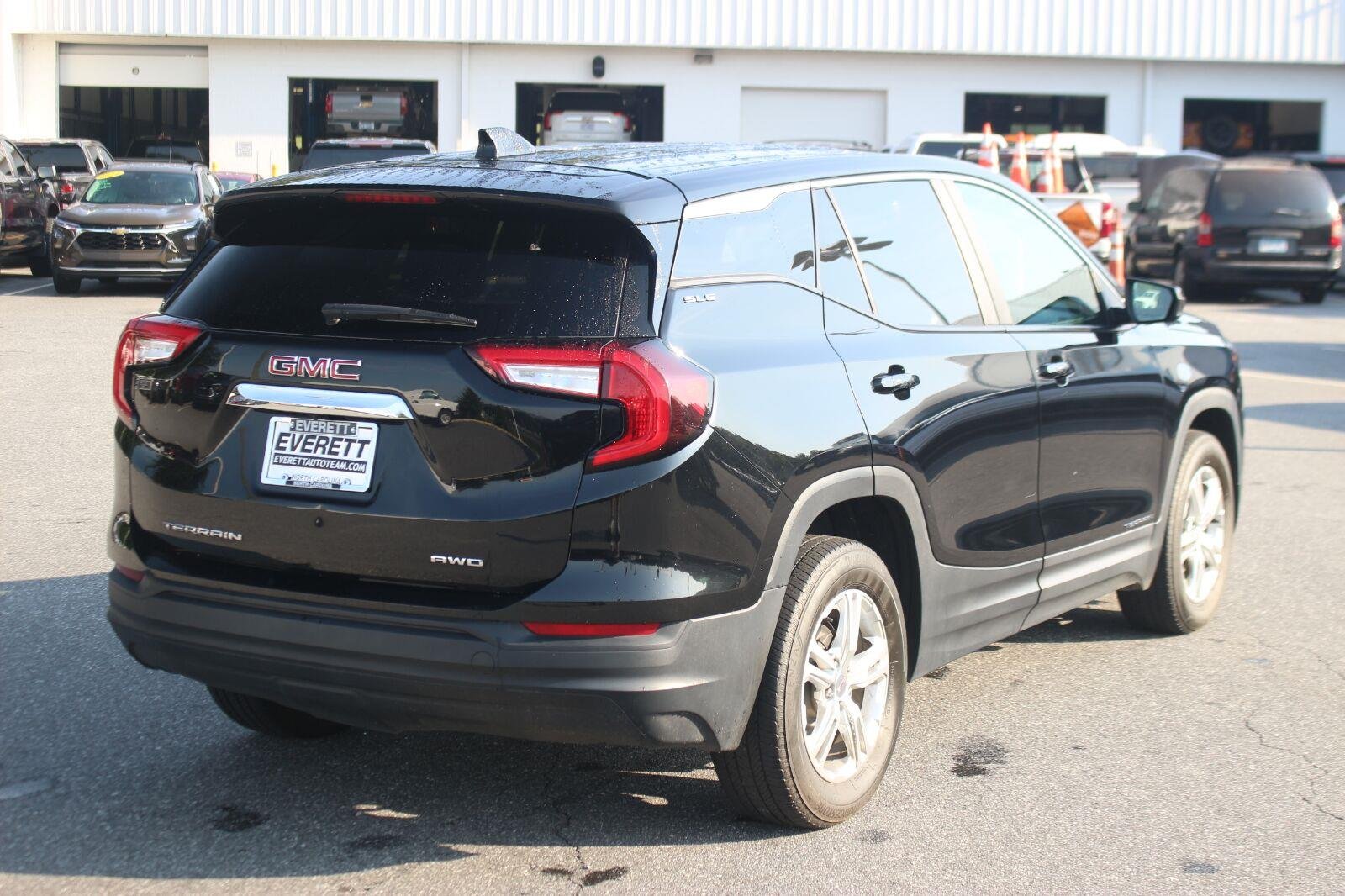 Used 2024 Ebony Twilight Metallic GMC SLE image 7
