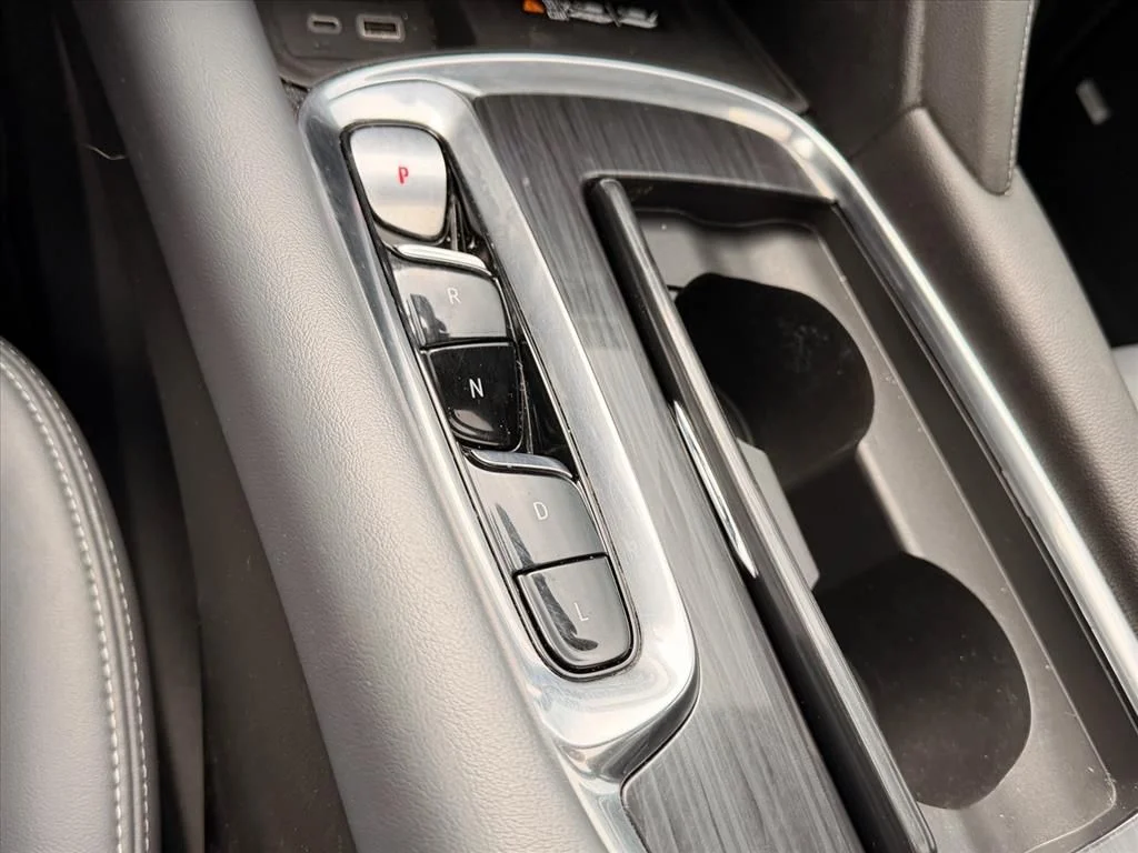 Used 2022 Blue Buick Essence image 28