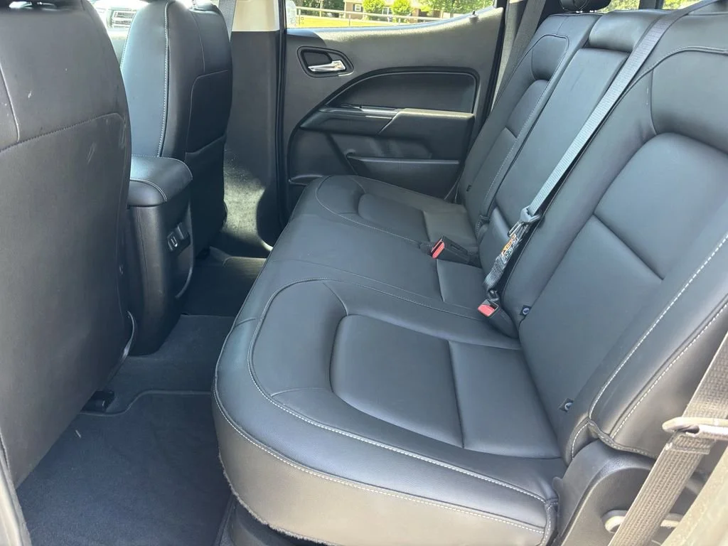 Used 2020 SUMMIT WHITE Chevrolet 4WD LT image 19