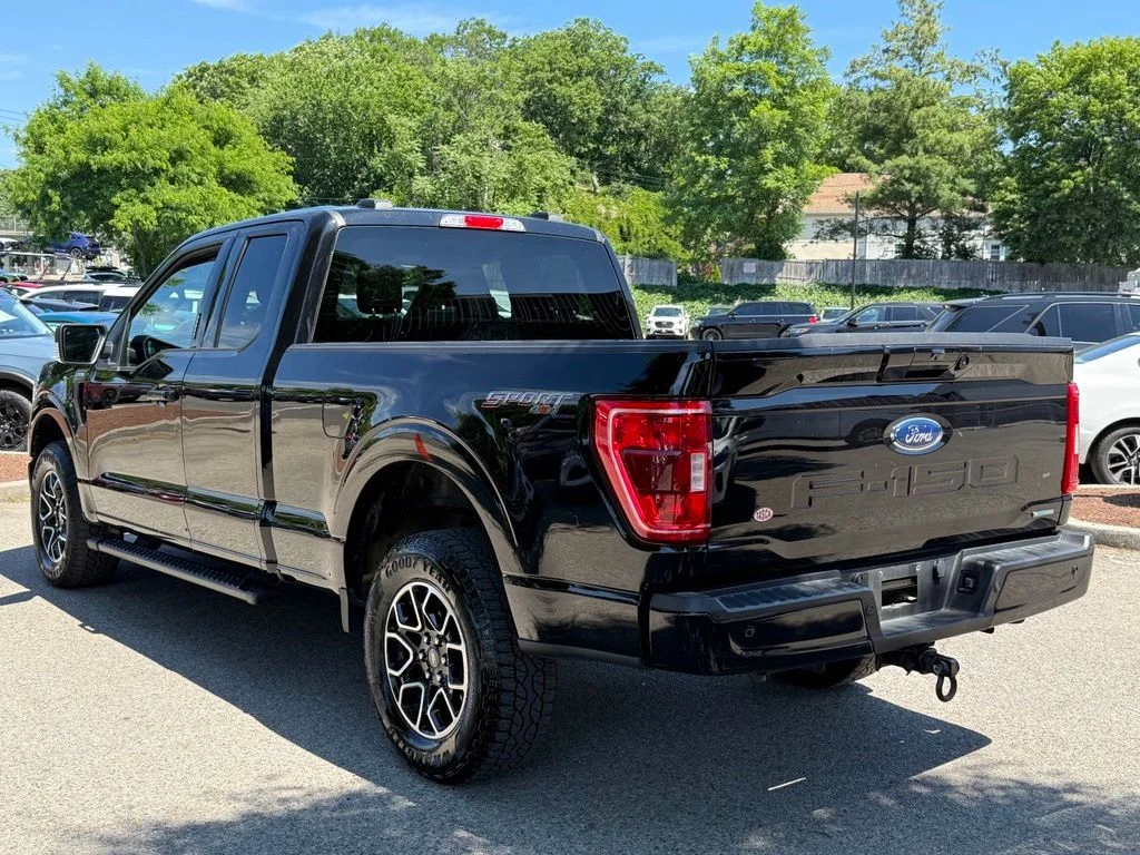 Used 2023 Black Ford XLT image 10