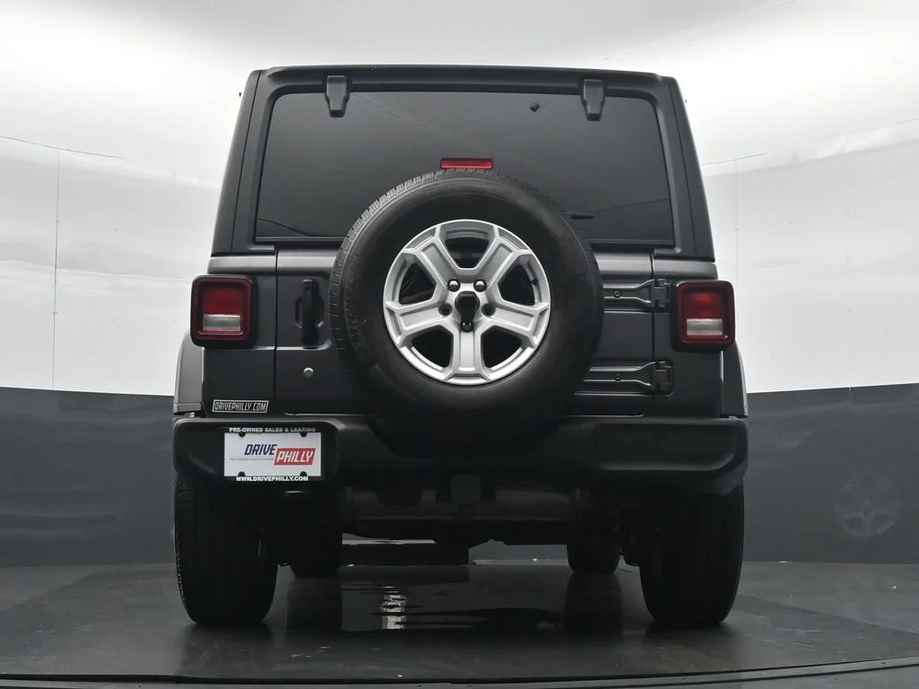Used 2018 Gray Jeep Unlimited Sport S image 29