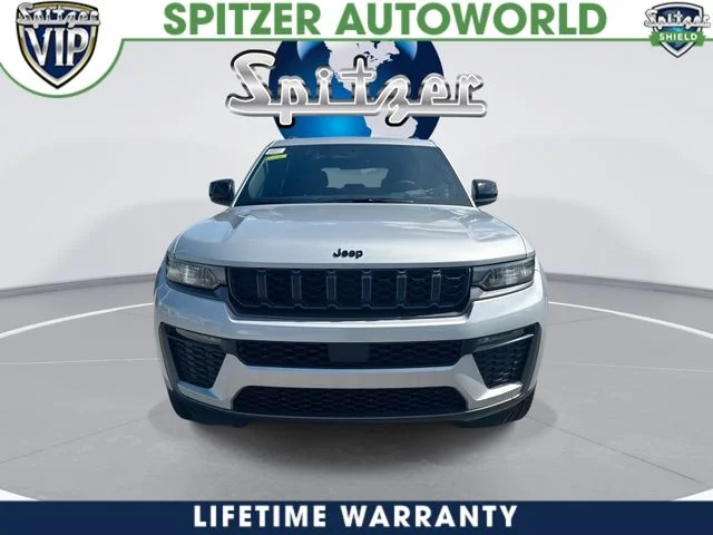 New 2026 Silver Zynith Exterior Paint Jeep Limited image 3