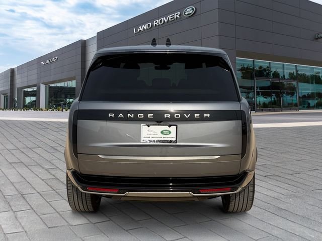 New 2026 Eiger Grey Land Rover SE image 4