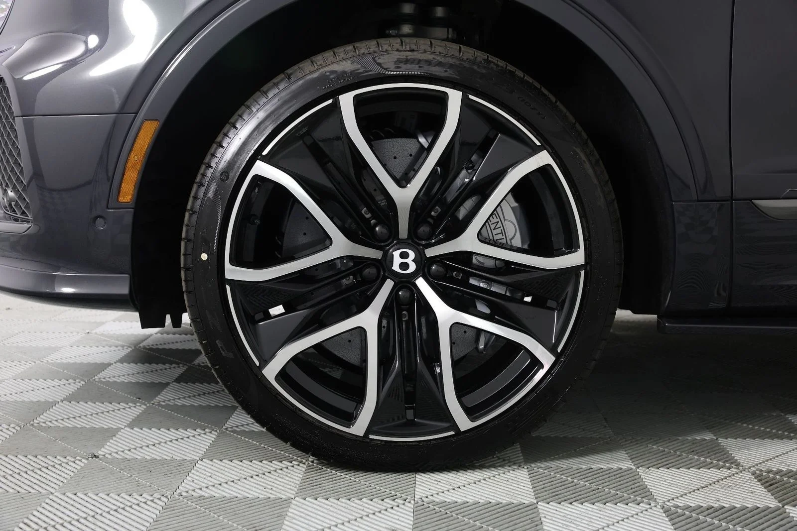 2026 Bentley Bentayga Speed - Photo 6