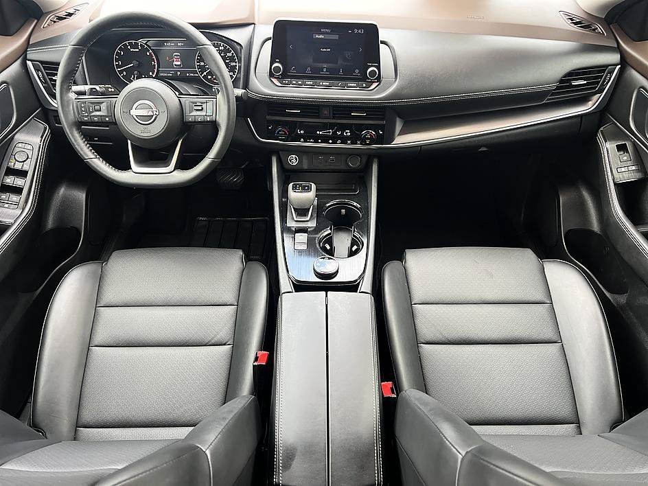 Used 2023 Pearl White Tricoat Nissan SV image 18