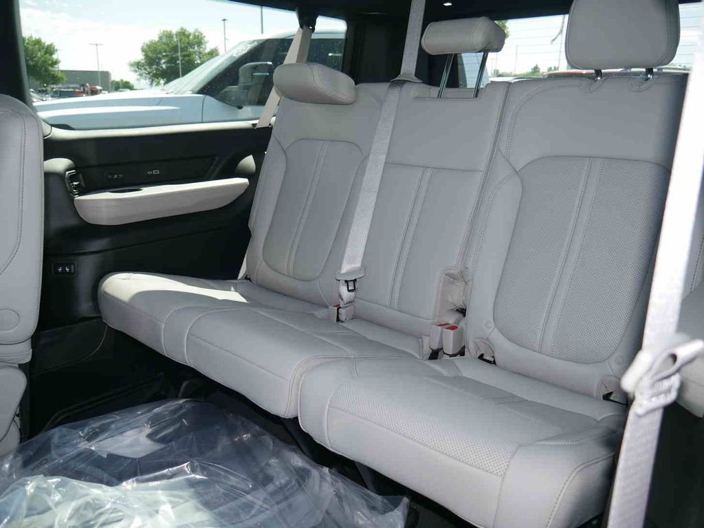 New 2026 Baltic Gray Metallic Clearcoat Jeep Grand Wagoneer image 18