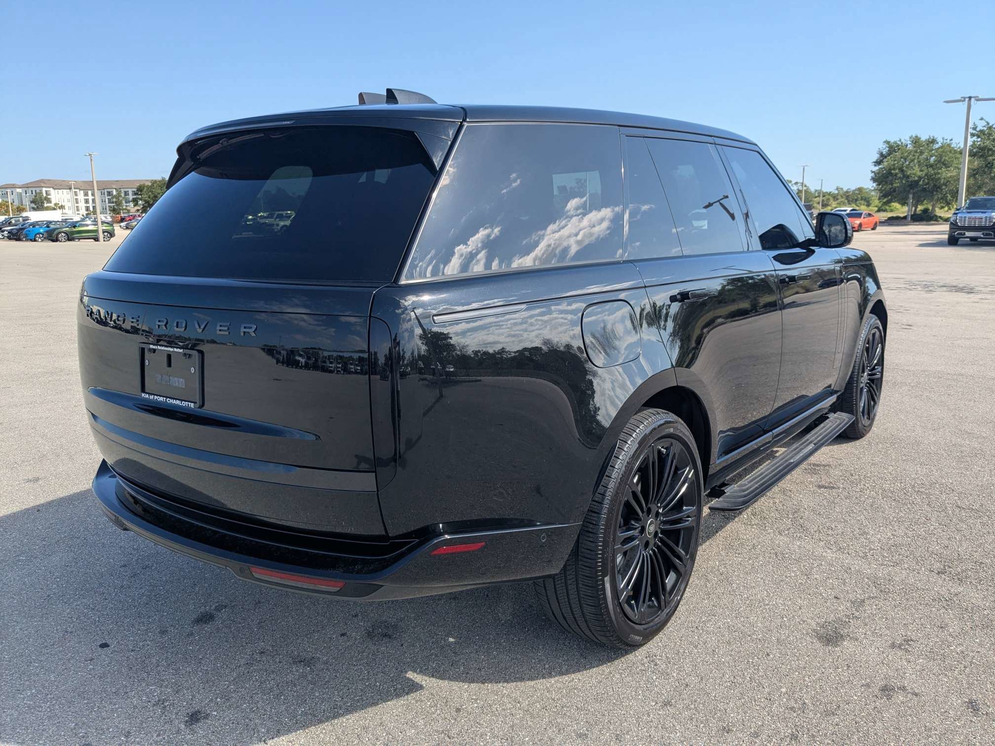 Used 2025 Santorini Black Metallic Land Rover SE image 5