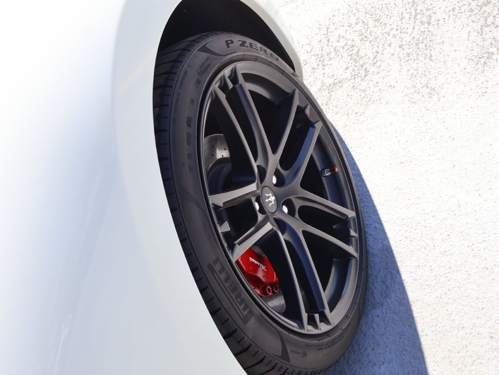 Used 2018 White Maserati Sport image 36