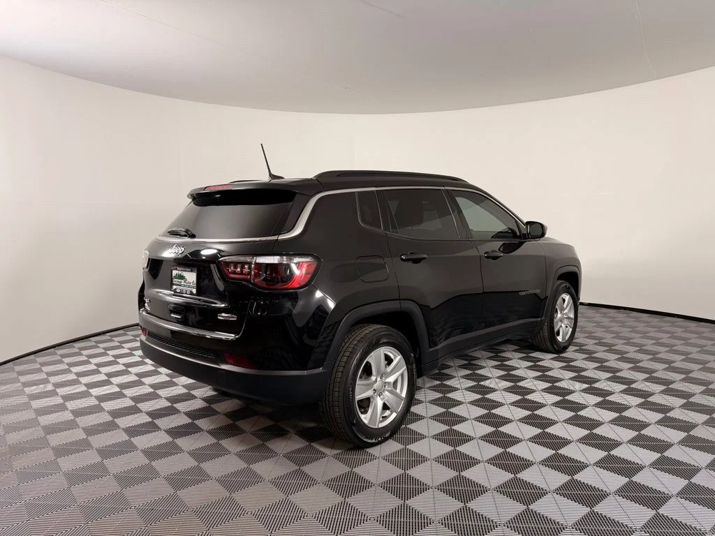 Used 2022 Black Jeep Latitude image 8