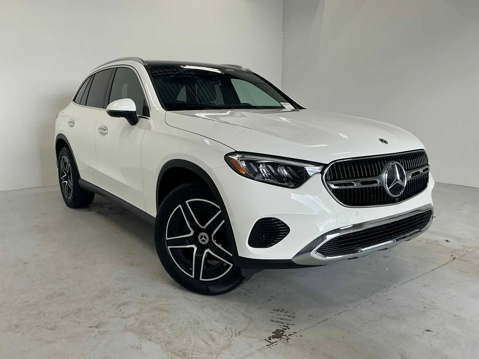 Certified Used 2026 Polar White Mercedes-Benz GLC 300 image 1