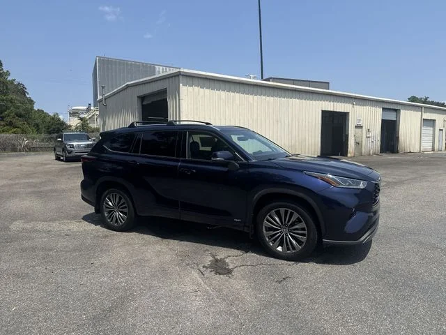 Used 2022  Toyota Platinum image 4