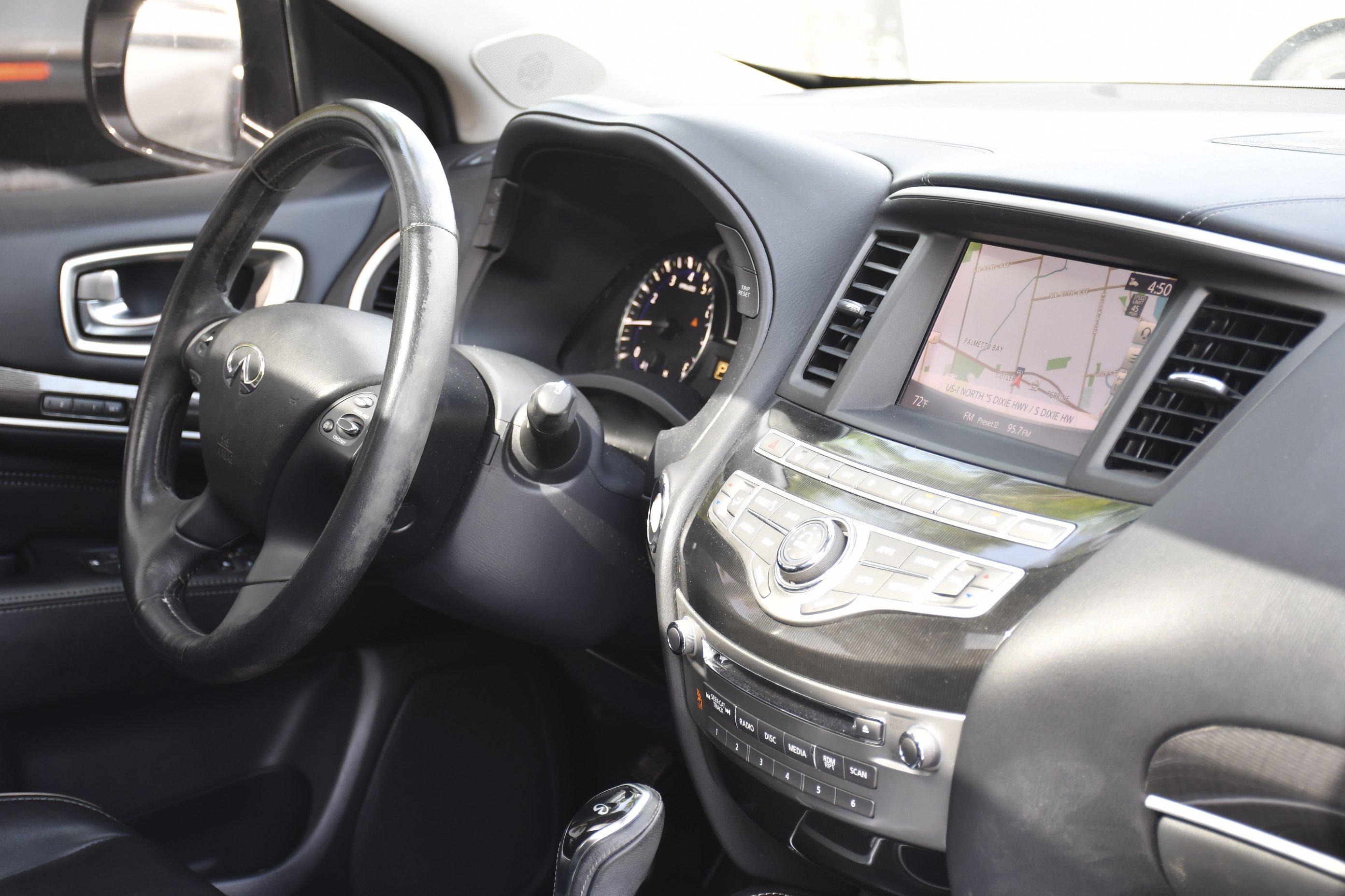 Used 2017 Liquid Platinum INFINITI Base image 33