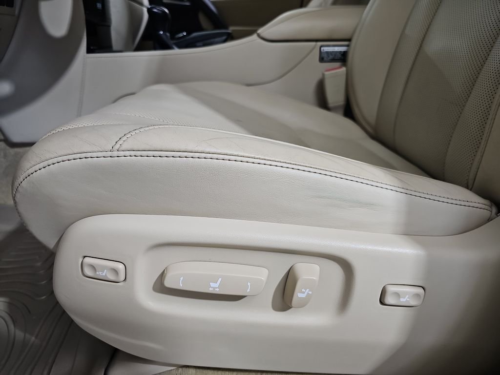 Used 2020 White Lexus 570 image 32
