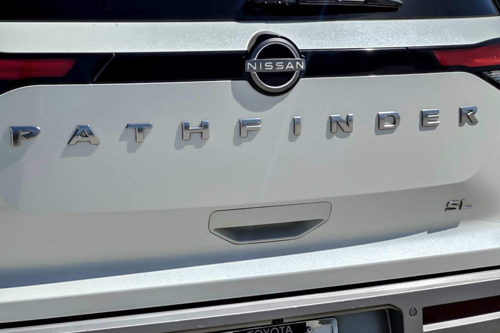 Used 2022 WHITE Nissan SL image 28