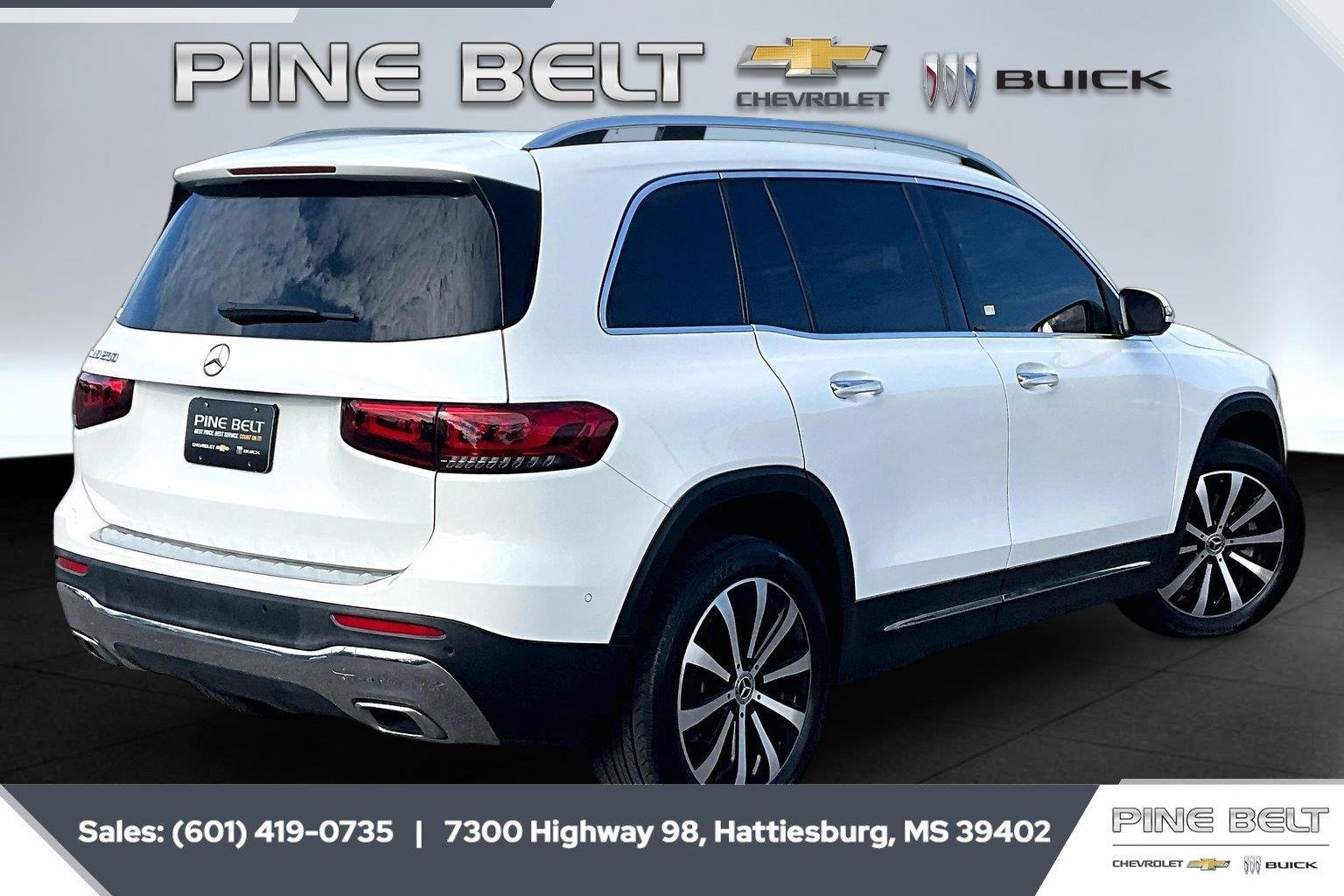 Used 2023 White Mercedes-Benz GLB 250 image 11