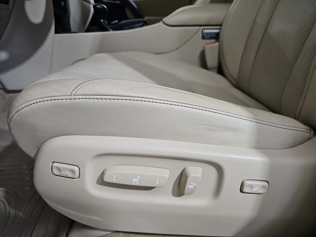 Used 2020 White Lexus 570 image 32