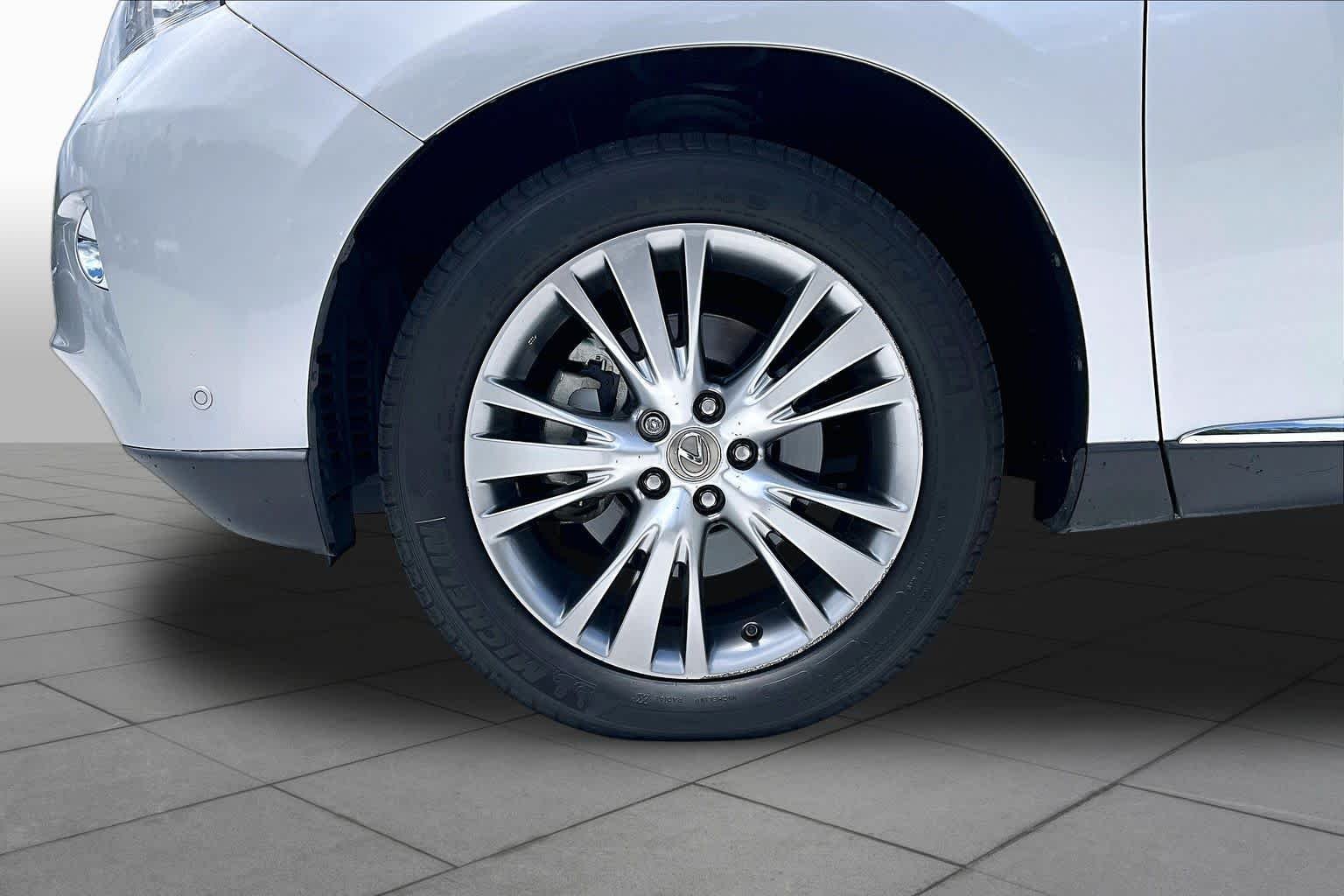 Used 2013 Silver Lining Metallic Lexus  image 10