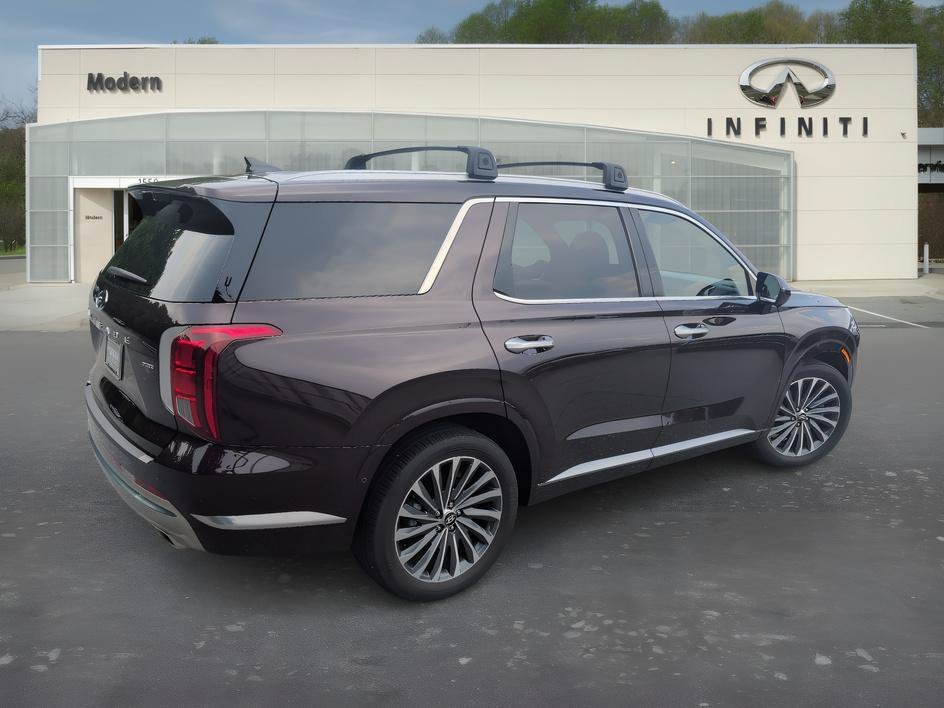 Used 2025 Sierra Burgundy Hyundai Calligraphy image 4