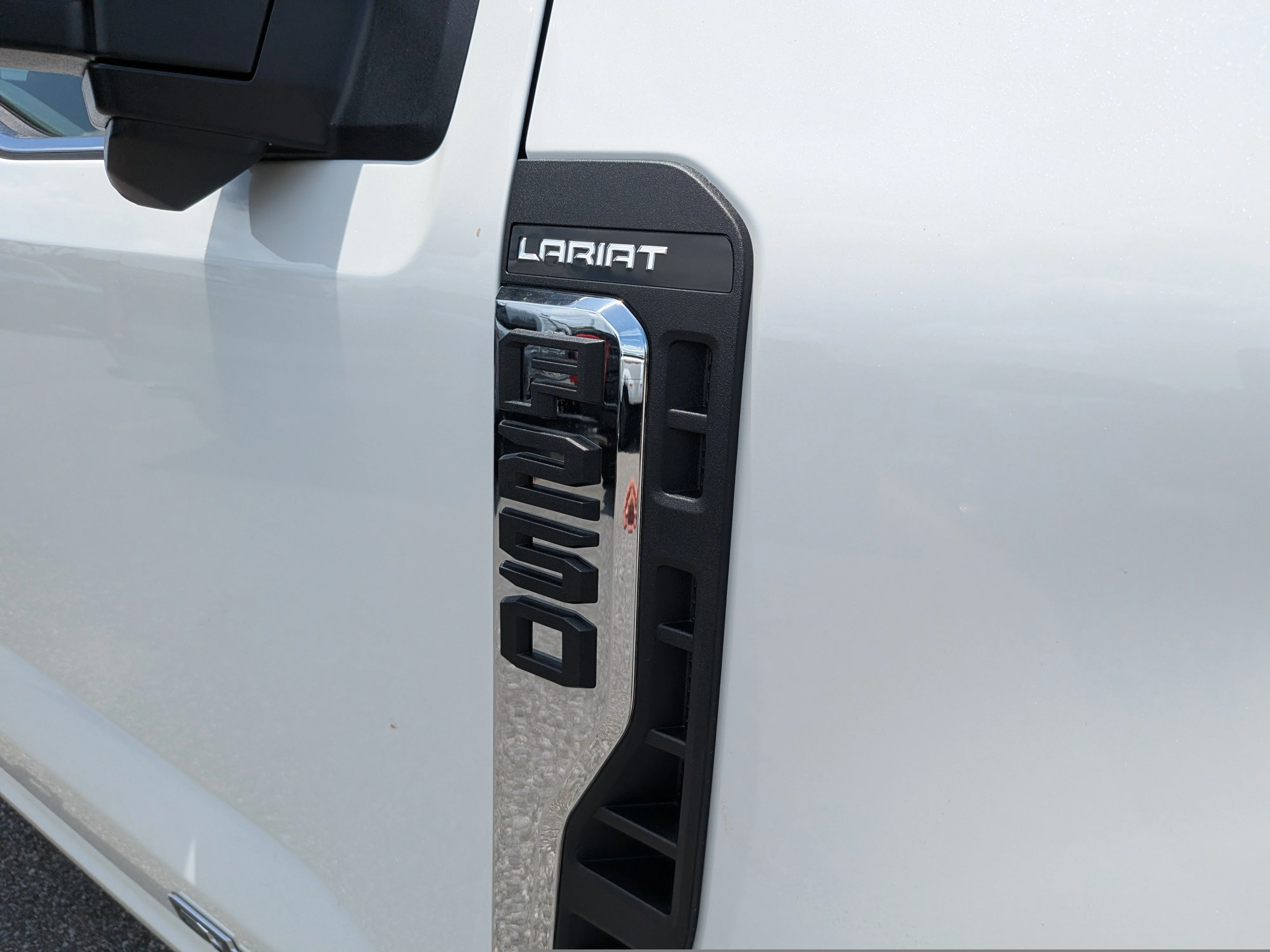New 2026 Star White Metallic Tri-Coat Ford F-250® Lariat® image 10