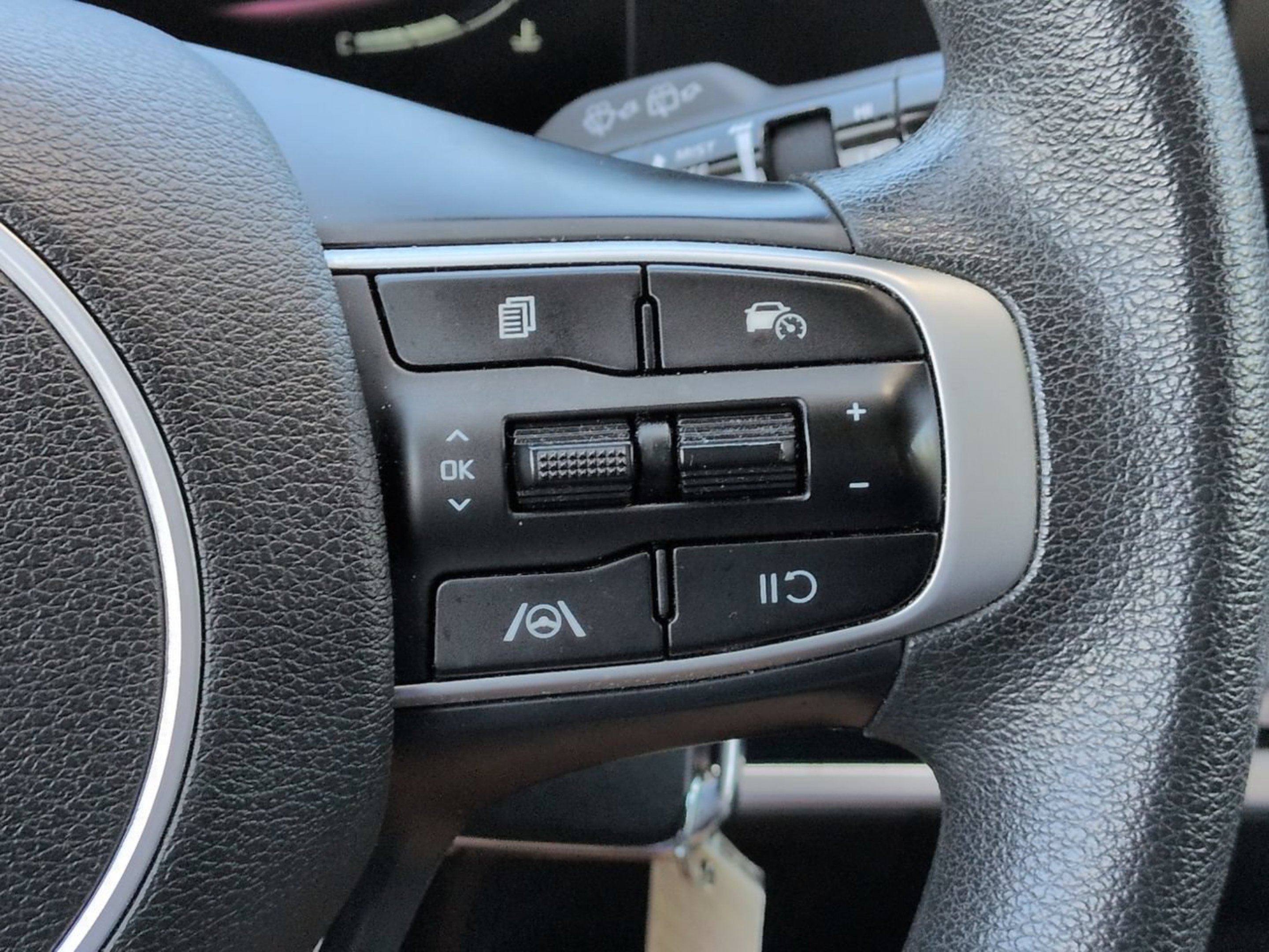 Certified Used 2023 Snow White Pearl Kia LX image 22